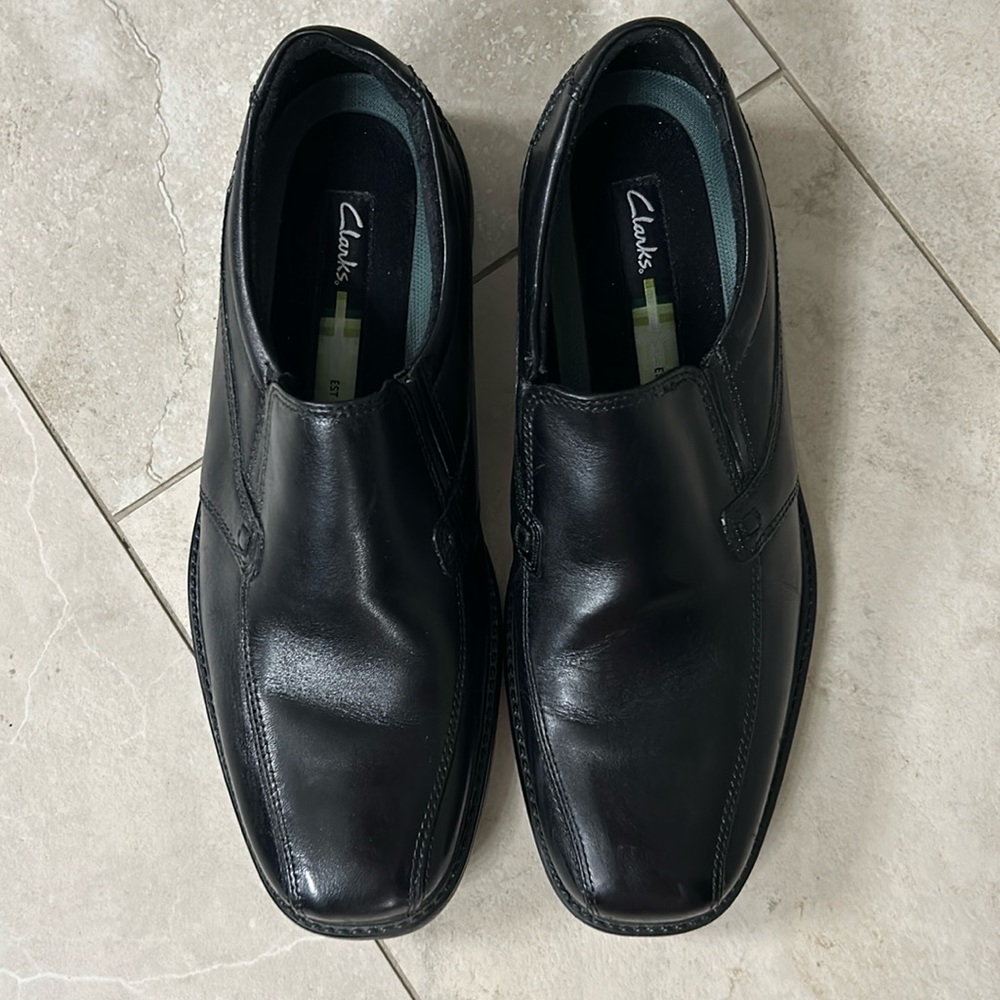 Great condition black Clarks slip on dress shoes size 8
